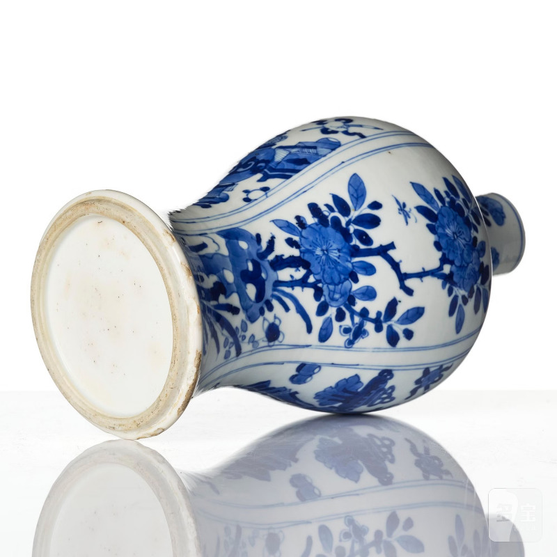 A blue and white 'antiques' vase, - 图6